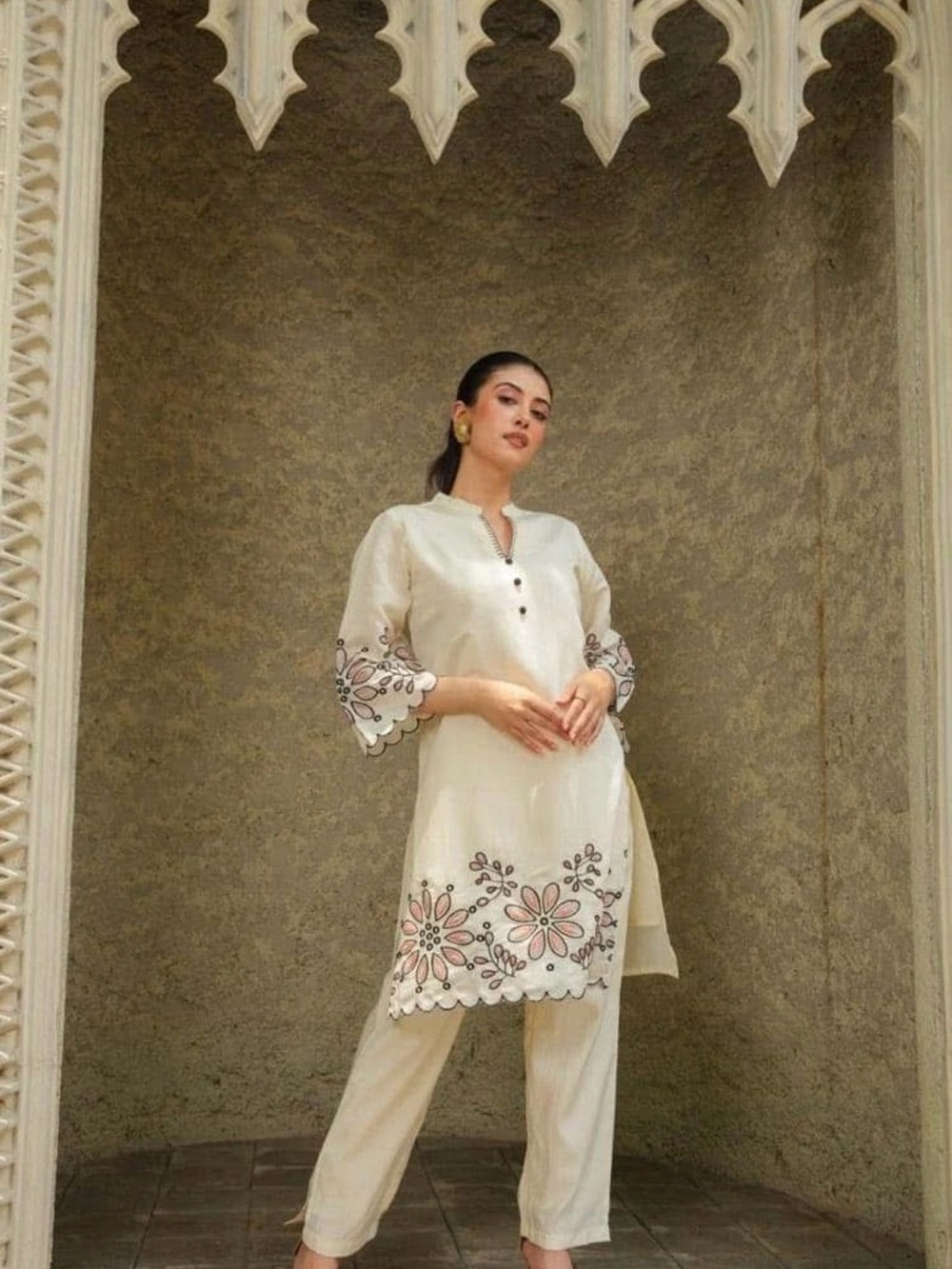 Embroidered Cream Kurta Set with Floral Detailing